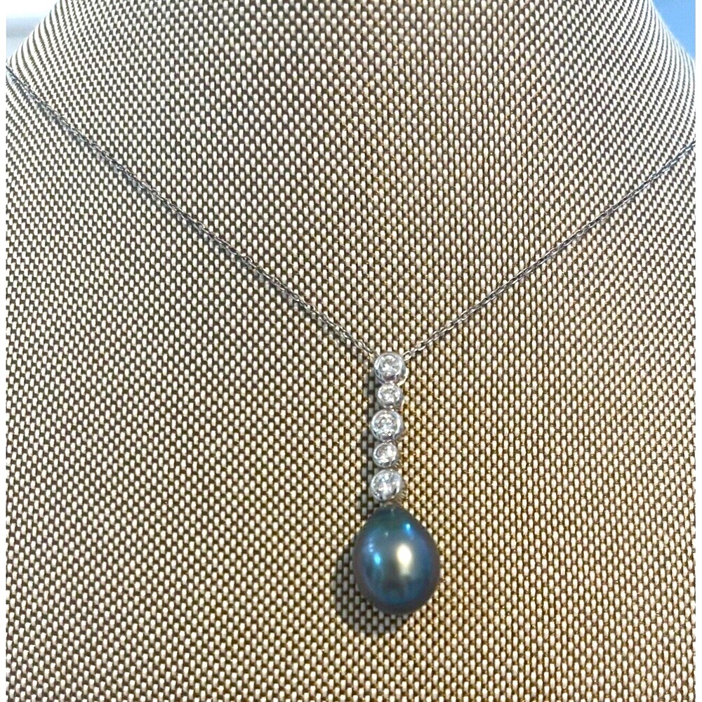 18 K White Gold Tahitian South Sea Pearl with 5 Round Diamonds Cascade Pendant
